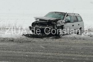 Imagini de la eveniment: Accident rutier la iesirea din Ovidiu. Doua victime (galerie foto + video)      