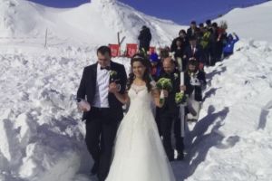 FOTO – Căsătorie la Hotelul de Gheaţă de la Bâlea Lac