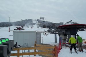 Pârtia Cocoş va fi deschisă, probabil, şi luni. S-ar putea schia şi în nocturnă