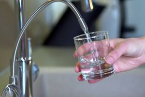 Sute de gălăţeni rămân joi fără apă rece