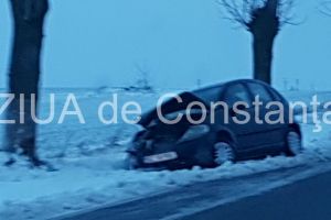 Judetul Constanta:Masina ajunsa in sant din cauza zapezii. Se circula in conditii de iarna! (video) 
