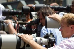 GAFA LUNII îi aparţine unei CÂNTĂREȚE. Aceasta s-a LĂSAT FILMATĂ de PAPARAZZI în cea mai INTIMĂ ipostază - FOTO INCENDIAR