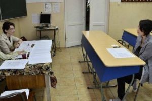Începe prima sesiune a examenului de maturitate. Absolvenţii de liceu susţin astăzi „oralul” la română