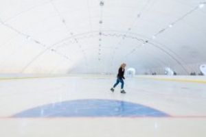 Patinoar artificial acoperit, inaugurat la Sfântu Gheorghe