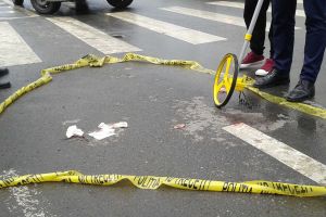 TRAGIC! O maşină a LOVIT MORTAL o femeie care traversa REGULAMENTAR strada