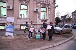 Manifestare de 40 de zile in fata unei maternitati: Ii cerem lui Dumnezeu sa opreasca avorturile