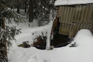 Fenomen monitorizat n Harghita: s-a surpat pamântul în curtea unui imobil