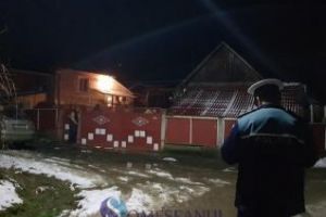 Caz tragic într-un sat clujean. O femeie a ars de vie în propria curte VIDEO