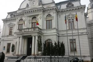 TÂRGOVIȘTE: Din 300 de beneficiari ai ajutorului social, 260 sunt prea depresivi ca că muncească