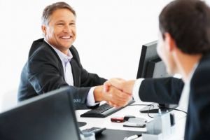 Guvern: Firmele cu mai mult de 50 de angajaţi vor avea un expert în egalitatea de şanse între femei şi bărbaţi