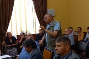 VIDEO Om de afaceri din Botoşani, despre problema romilor: De vină sunt contractele pe care le-aţi făcut prin Locativa, care sunt făcute aiurea