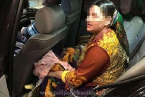 Femeie din Mureş, prinsă la graniţă cu bebeluşul sub fustă!