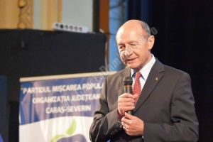 Fostul preşedinte Traian Băsescu cere suspendarea „revoluţiei fiscale”