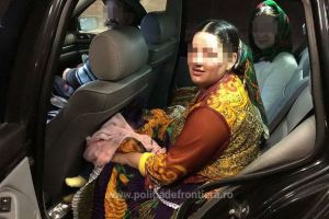 O tânără şi-a ascuns bebeluşul sub fustă încercând să-l scoată ilegal din ţară prin Borş (FOTO)