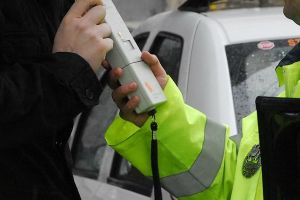 S-a trezit în arest: Un bihorean a fost prins de două ori, în aceeaşi noapte, beat criţă şi cu permisul suspendat la volan