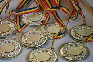 Premii pentru elevii şi profesorii cu rezultate foarte bune la olimpiade