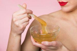 Creşterea pilozităţii corporale anormale la femei în zone precum faţă, piept şi spate se poate trata. Iata cum 