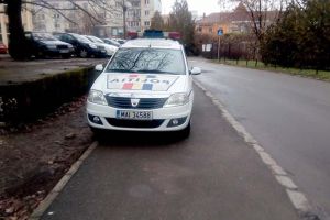 Alo, poliţia? Poliţiştii rutieri se fac de râs pe Facebook cu felul în care parchează