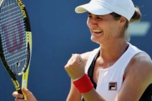 Monica Niculescu, VICTORIE SPECTACULOASĂ în faţa Mariei Șarapova, în primul tur al Qatar Open, de la Doha