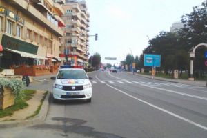 UPDATE: Cinci echipaje de poliţişti şi jandarmi, mobilizate după ce un tânăr a furat poşeta unei femei, pe stradă, în Alba Iulia. Hoţul este cercetat pentru tâlhărie calificată
