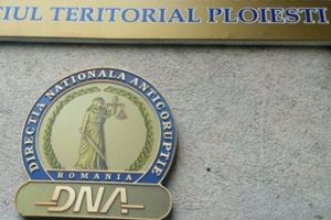 Şeful DNA Ploieşti, acuzat că a obţinut ILEGAL asfaltarea drumului către VILA sa. Procurorul „PORTOCALĂ” ar fi favorizat firma implicată