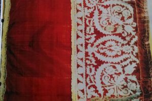 Valtrapul (antipendiumul) de ceremonie şi ritual al calului cu care Mihai Viteazul a intrat în Alba-Iulia se găseşte la Braşov