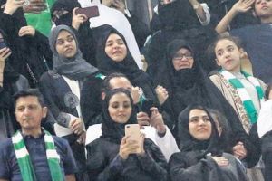 Dezrobirea femeilor: Revoluţie fără precedent în Arabia Saudită