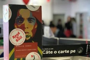 Bibliotecă modernă la Leoni Bistriţa