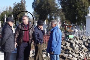 Șoc! Scandal! ȘEFUL DE LA CIMITIRE – PRINS ÎN FLAGRANT! 2000 €!…