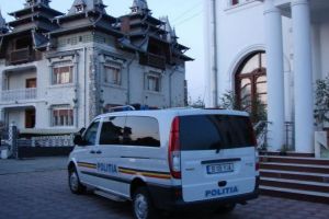 Percheziţii cu trupe speciale la palatele ţigăneşti. Romii, acuzaţi de evaziune fiscală. ,,Afaceri” şi în Satu Mare