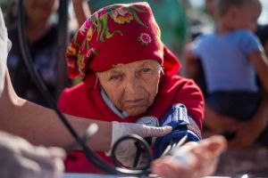 Romii învaţă la Șelimbăr despre metode de contracepţie şi despre sănătate