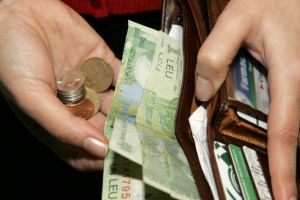Traiul devine insuportabil pentru români: Cum a sărit o rată bancară de la 1.000 la 2.000 de lei într-un singur an