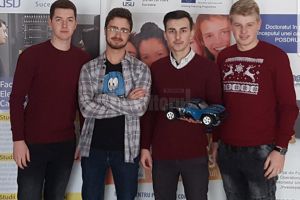 Maşinuţa electrică, autonomă, care recunoaşte şi respectă semne de circulaţie, ...