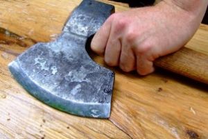 Dosar penal pentru furtul unor unelte dintr-o gospodărie