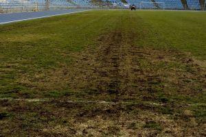 Au inceput lucrarile de refacere a suprafetei de joc a stadionului Farul“ din Constanta