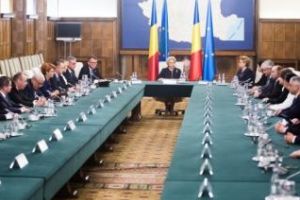 Funcţionarii publici dau în judecată Guvernul după transferul contribuţiilor