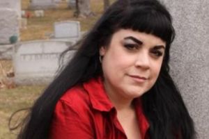 ȘOCANT! MAMA VAMPIR care bea DOI LITRI de sânge pe lună. Are o armată de DONATORI pasionaţi