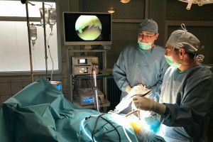 Secţia de ortopedie a Spitalului din Alba Iulia, dotată cu un artroscop de ultimă generaţie: Operaţii minim-invazive, cu recuperare imediată şi fără risc de complicaţii