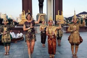 Total schimbată! Cum arăta Gina Pistol când a intrat în showbiz, înainte de operaţiile la nas şi buze