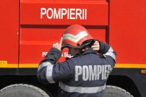 Incendiu la coşul de fum al unei case din municipiul Aiud. Pompierii, chemaţi să intervină