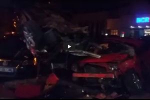VIDEO/ O şoferiţă cu un Q7 a distrus 11 MAŞINI! Bolidul a ajuns cu roţile în sus