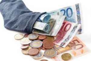 La saltea sau la ciorap? Banii stau bine şi acasă
