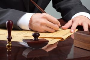 PROIECT: Parlametarii vor să introducă birourile notariale publice, de stat