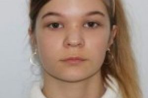 O tanara de 17 ani a disparut de acasa / Mama o cauta disperata