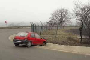 FOTO Accident la ieşirea din Daia. Șoferul nu are permis