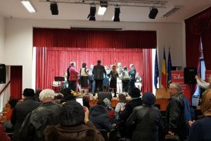 Caravana ”10 pentru folclor” a ajuns luni la Rădăşeni