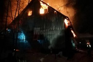 Familie cu 7 copii şi mamă însărcinată, rămasă fără locuinţă după un puternic incendiu