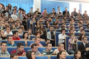 Profesorii de la Universitatea Politehnica Timisoara ofera gratuit cursuri de matematica pentru liceeni