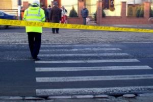 Accident in giratoriul de la Tatarani. Un pieton a fost spulberat de masina, pe trecere!