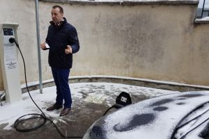 Alimentare gratuită pentru maşinile electrice, în Suceava, începând de astăzi